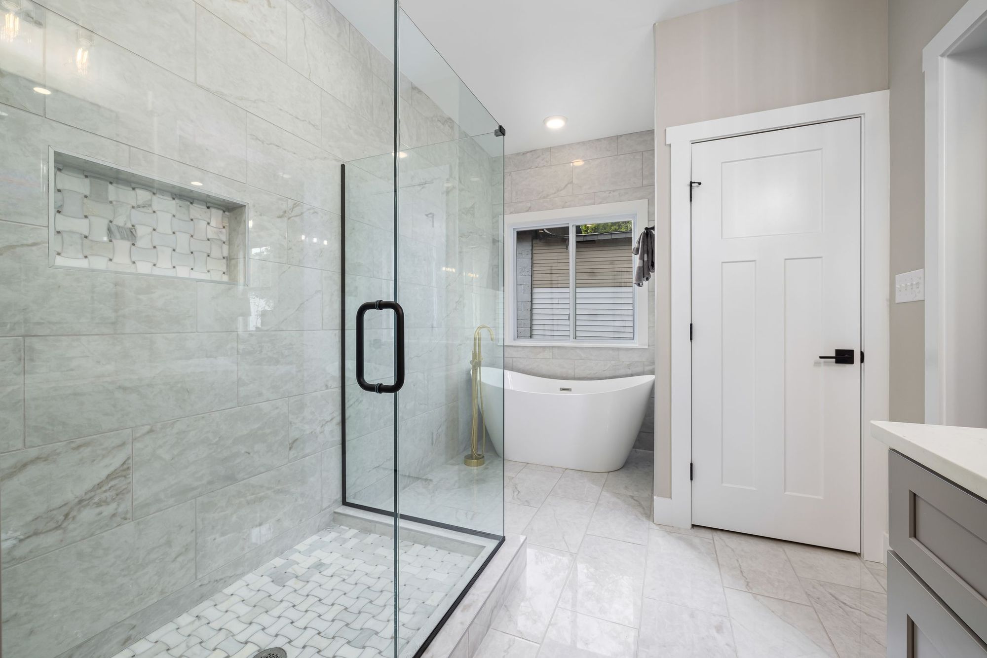 b_tubshower