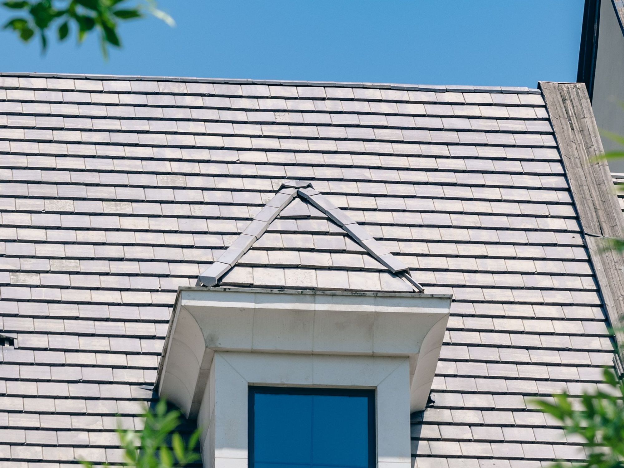 Step flashing at walls and dormers